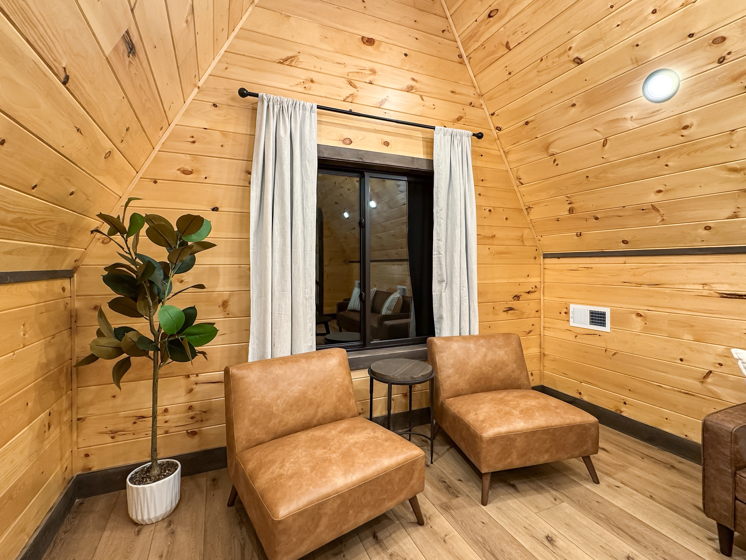 Sevierville, Tennessee, 37862, United States, 3 Bedrooms Bedrooms, ,3 BathroomsBathrooms,Residential,For Sale,1984599