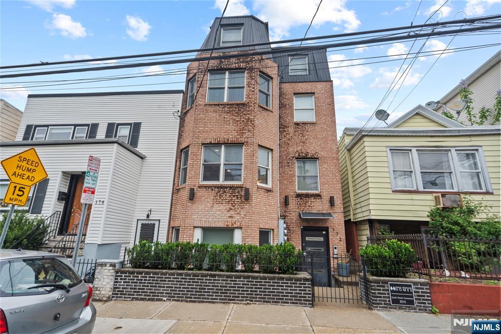 Jersey City, New Jersey, 07307, United States, 3 Bedrooms Bedrooms, ,2 BathroomsBathrooms,Residential,For Sale,1918659