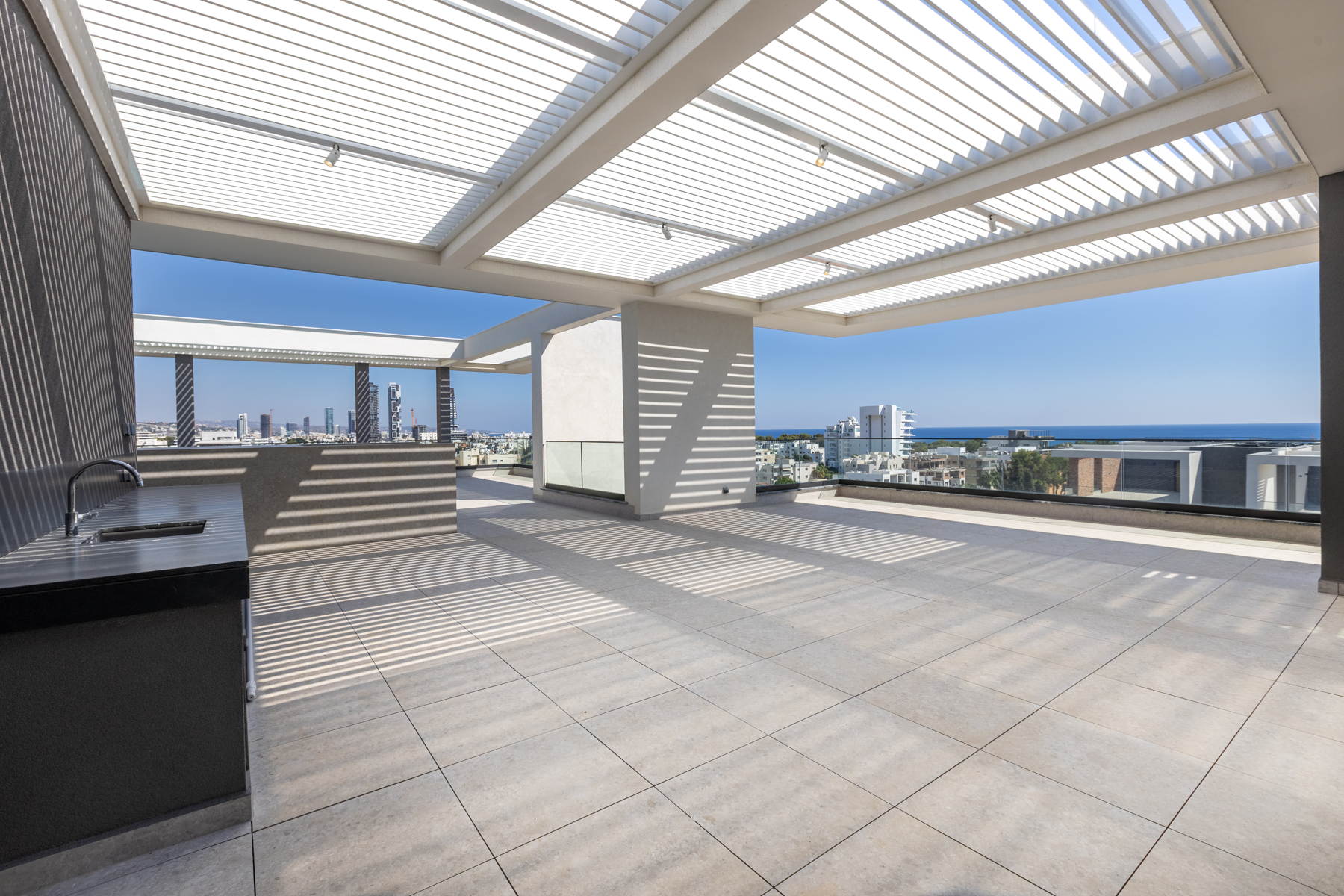 Sea View Penthouse with Rooftop Pool & Sauna, Germasogeia, Limassol - 物件實景