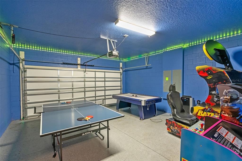 Davenport, Florida, 33897, United States, 10 Bedrooms Bedrooms, ,8 BathroomsBathrooms,Residential,For Sale,1897449
