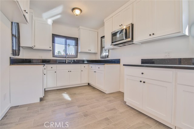 Los Angeles, California, 90047, United States, 5 Bedrooms Bedrooms, ,Residential,For Sale,2009243