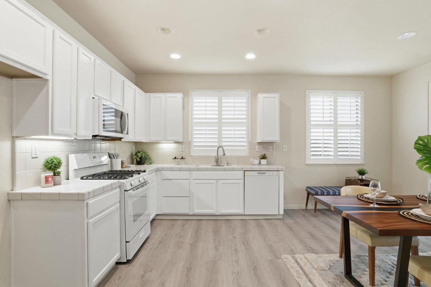 Stockton, California, 95209, United States, 4 Bedrooms Bedrooms, ,3 BathroomsBathrooms,Residential,For Sale,1998971