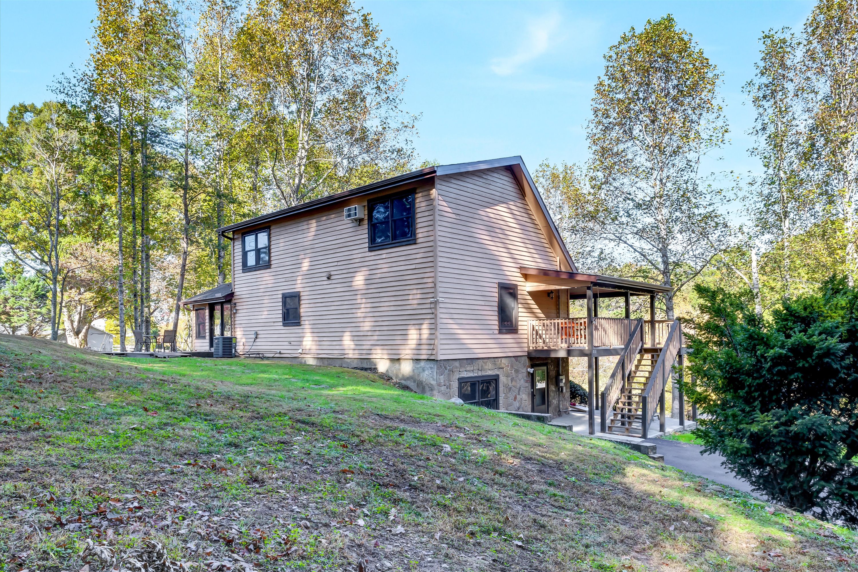 Sevierville, Tennessee, 37862, United States, 4 Bedrooms Bedrooms, ,5 BathroomsBathrooms,Residential,For Sale,1981038