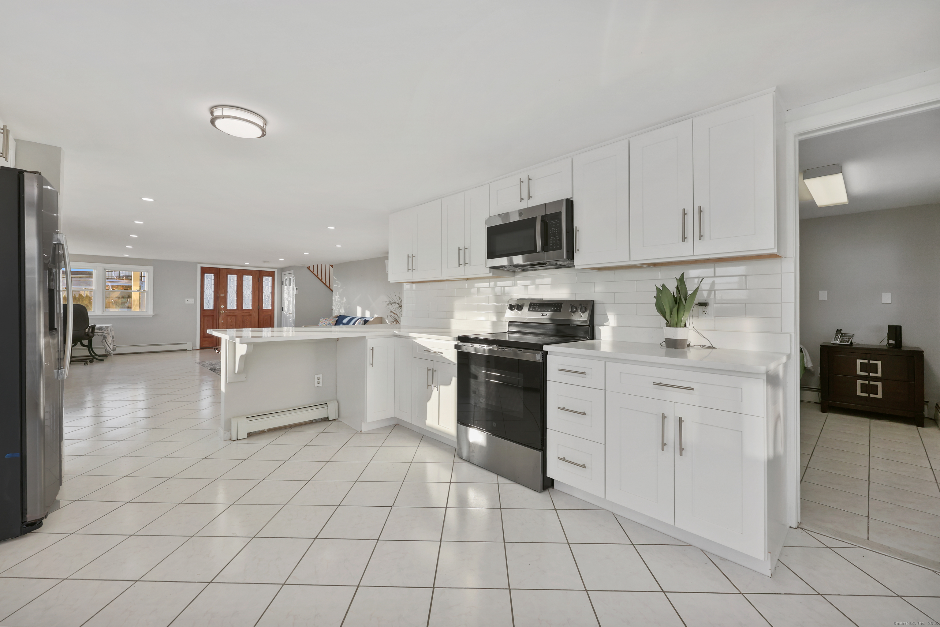 Stratford, Connecticut, 06615, United States, 4 Bedrooms Bedrooms, ,3 BathroomsBathrooms,Residential,For Sale,2003243