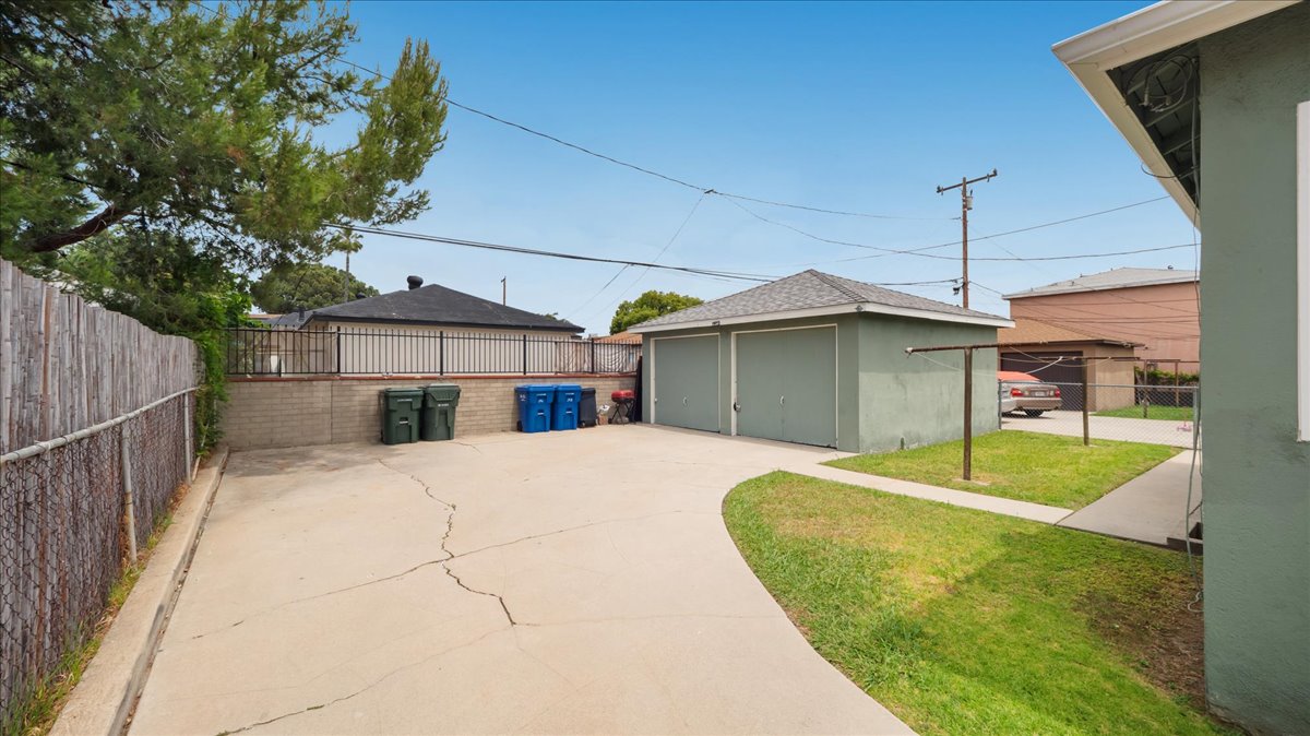 Montebello, California, 90640, United States, 2 Bedrooms Bedrooms, ,2 BathroomsBathrooms,Residential,For Sale,1930342