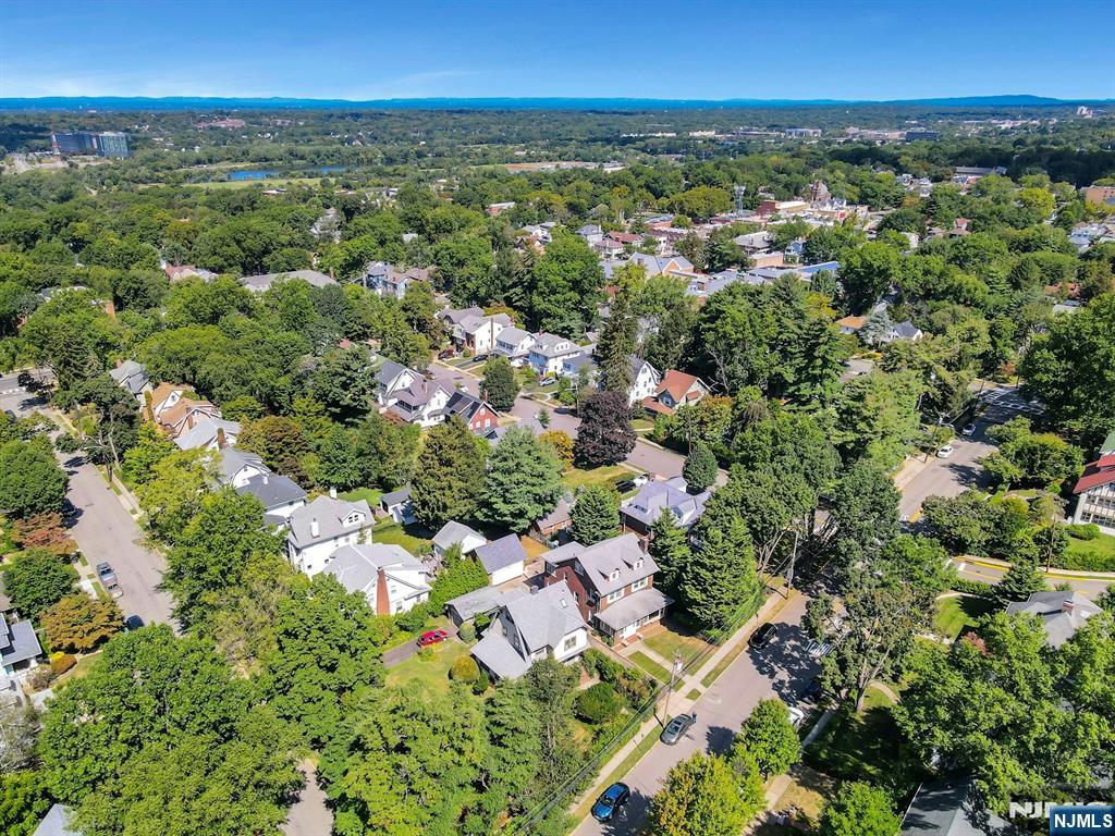 Leonia, New Jersey, 07605, United States, 5 Bedrooms Bedrooms, ,4 BathroomsBathrooms,Residential,For Sale,1934270