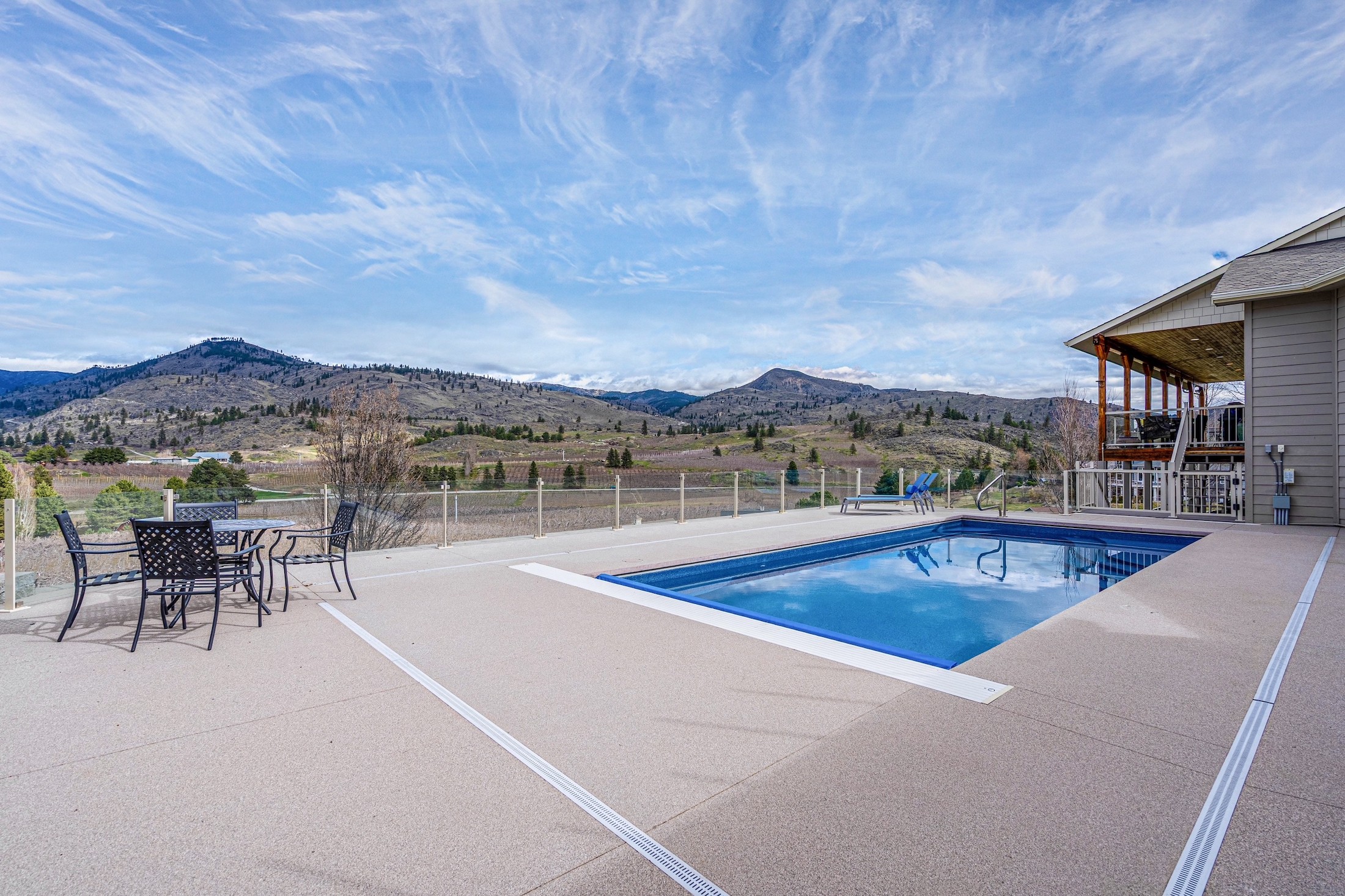  Lake Chelan View Estate with Barn & Acreage - 物件實景