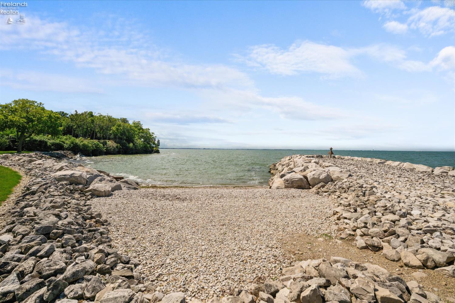 Port Clinton, Ohio, 43452, United States, 2 Bedrooms Bedrooms, ,3 BathroomsBathrooms,Residential,For Sale,1982032