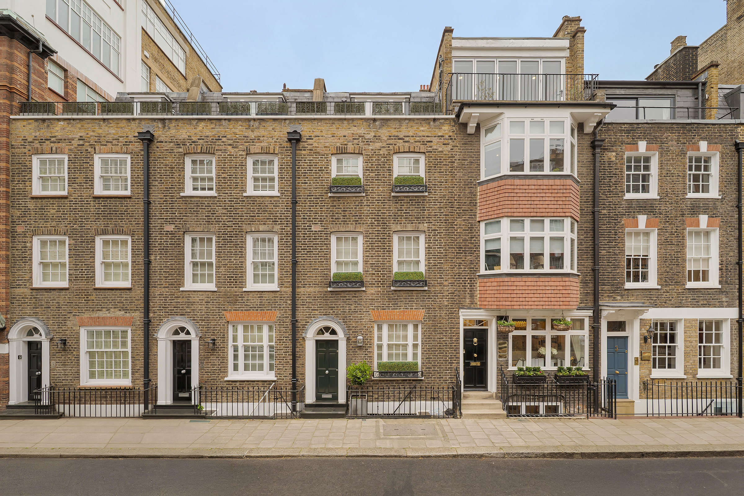  A period townhouse with a courtyard garden in Westminster’s Birdcage Walk Conser - 物件實景