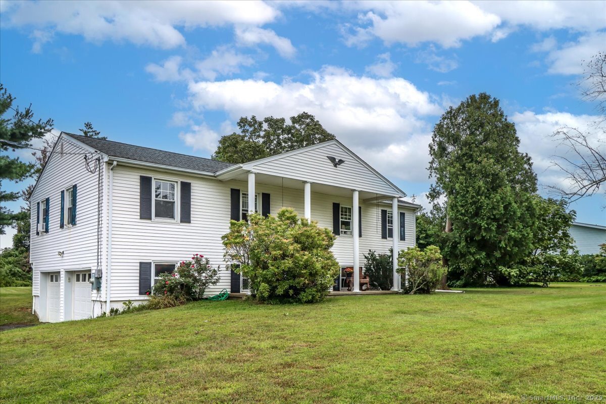 Brookfield, Connecticut, 06804, United States, 3 Bedrooms Bedrooms, ,3 BathroomsBathrooms,Residential,For Sale,1948601