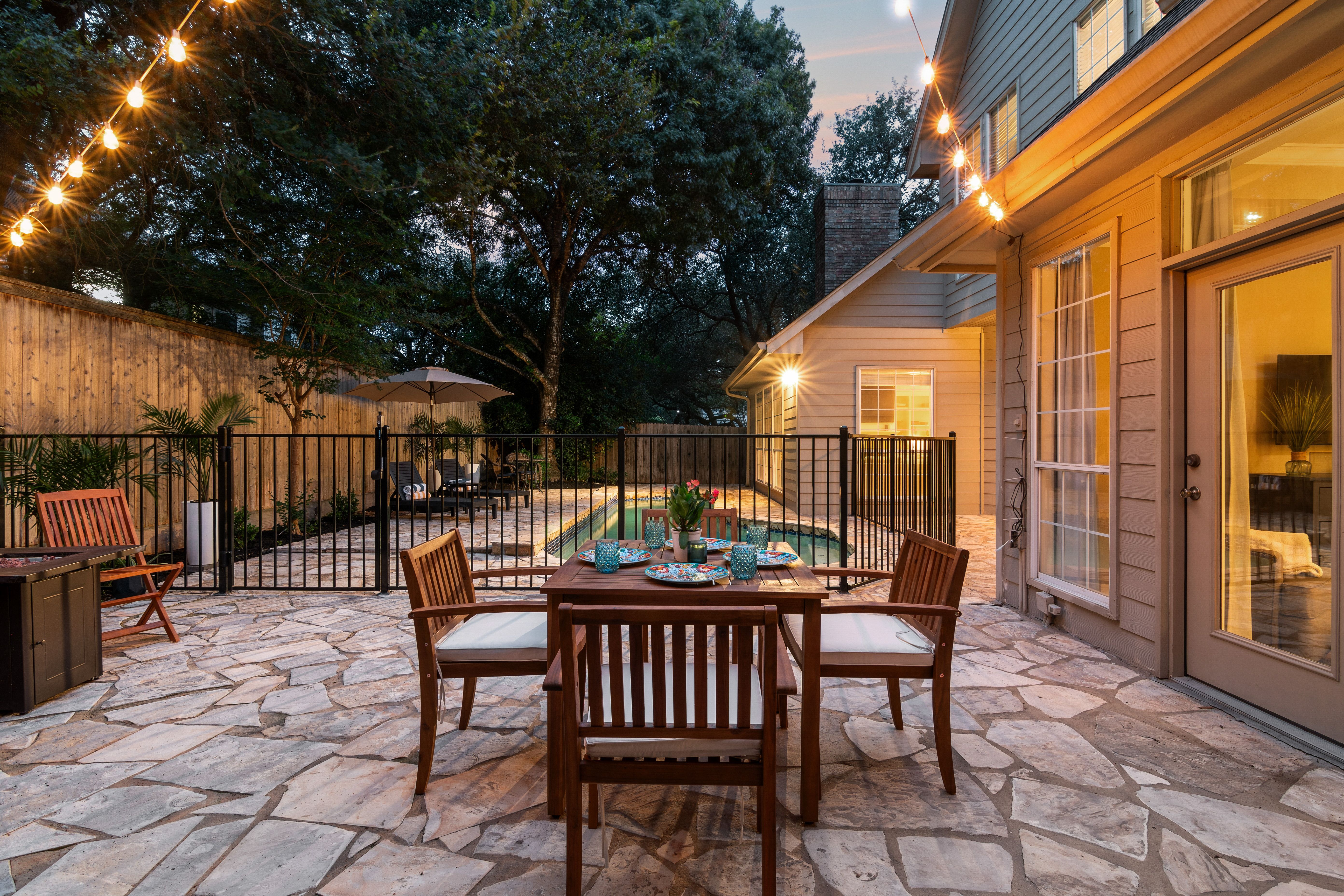  Elegant Deerfield Retreat with Resort-Style Backyard - 物件實景