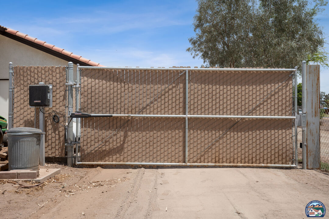 El Centro, California, 92243, United States, 4 Bedrooms Bedrooms, ,3 BathroomsBathrooms,Residential,For Sale,1838686