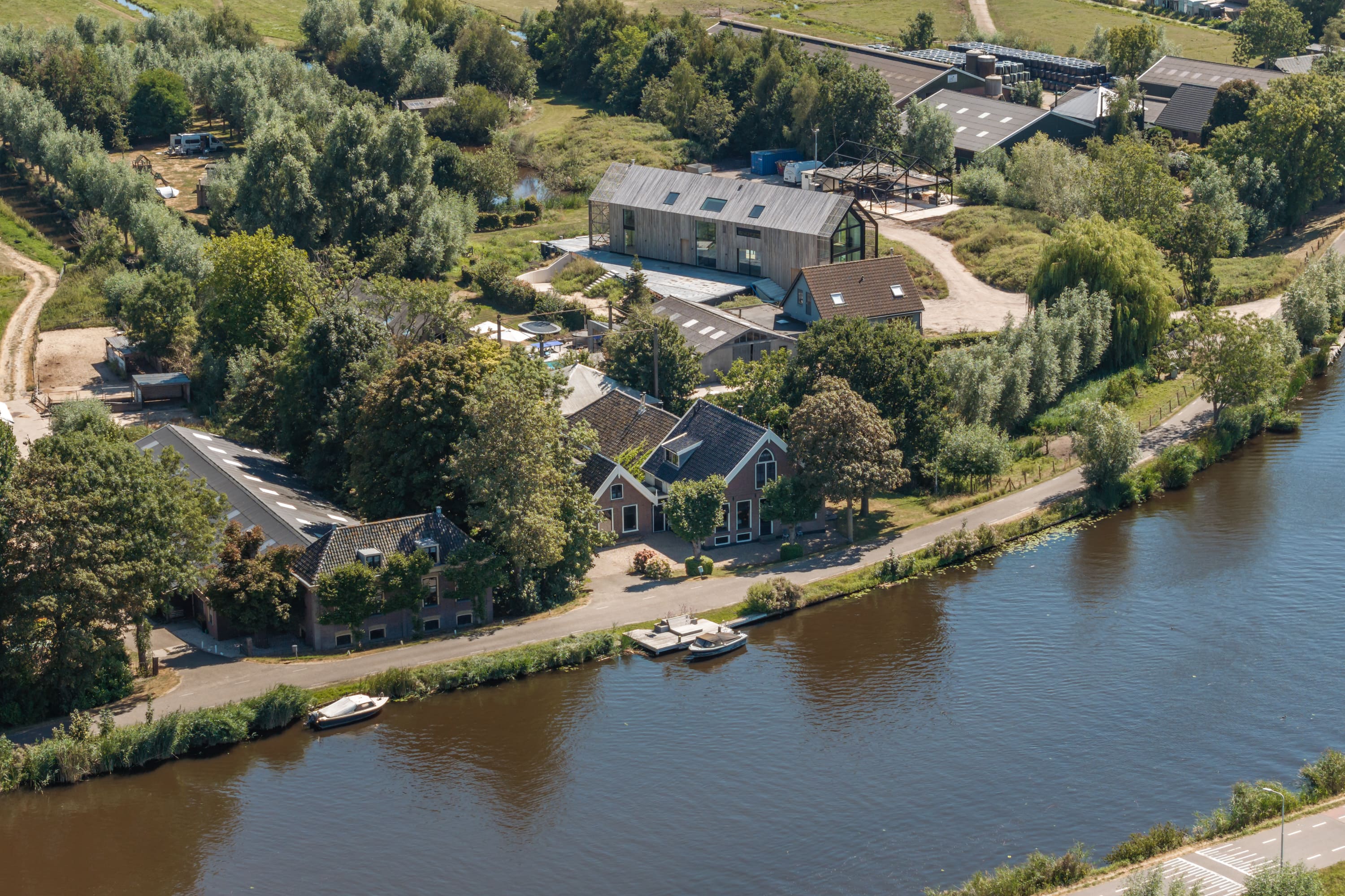  Idyllic living on the Amstel, with a characterful winter house and summer house - 物件實景