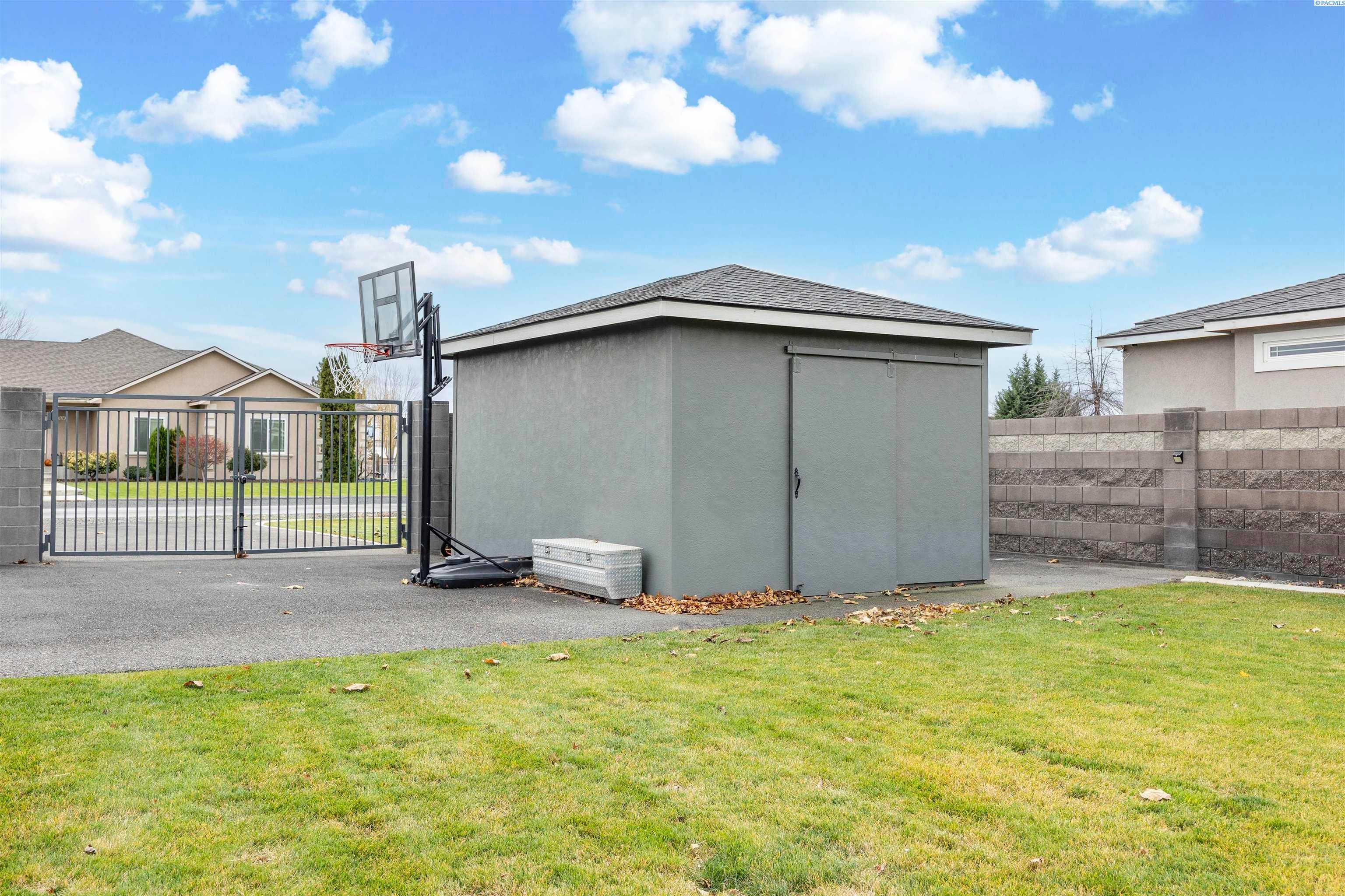 Pasco, Washington, 99301, United States, 6 Bedrooms Bedrooms, ,3 BathroomsBathrooms,Residential,For Sale,2005744