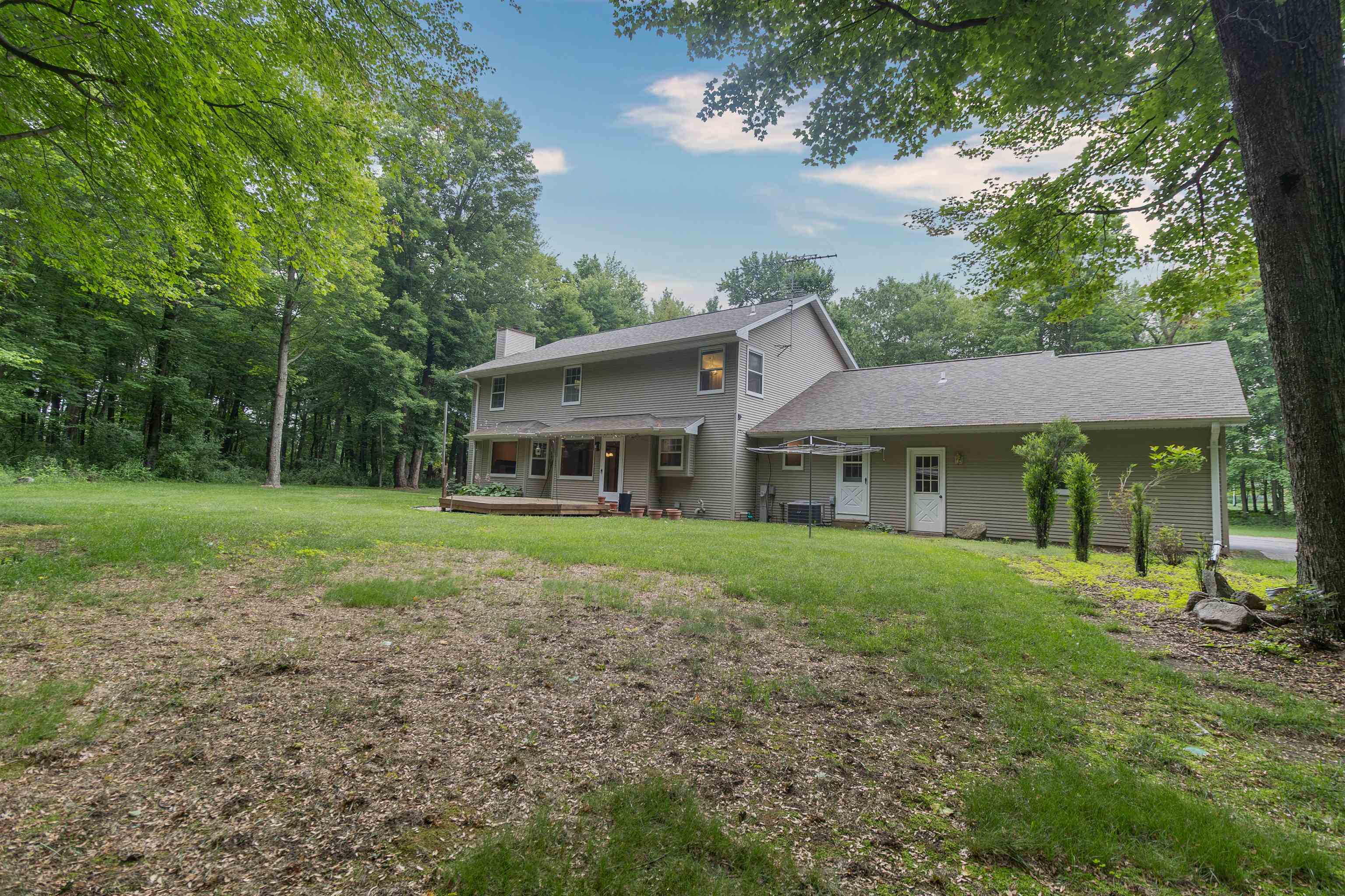 WAUPACA, Wisconsin, 54981, United States, 4 Bedrooms Bedrooms, ,3 BathroomsBathrooms,Residential,For Sale,1913222