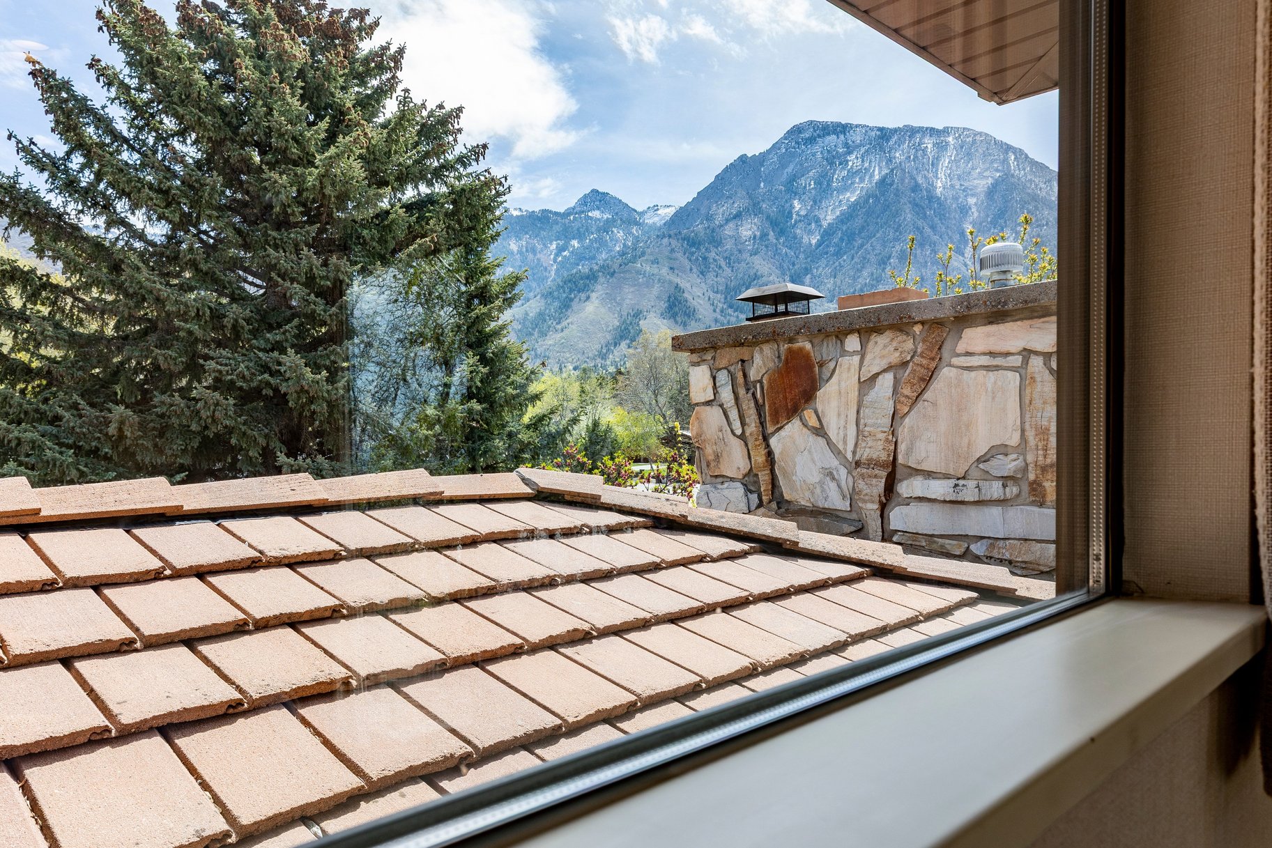  Solid Olympus Cove 2 Story With Mountain and Valley Views - 物件實景