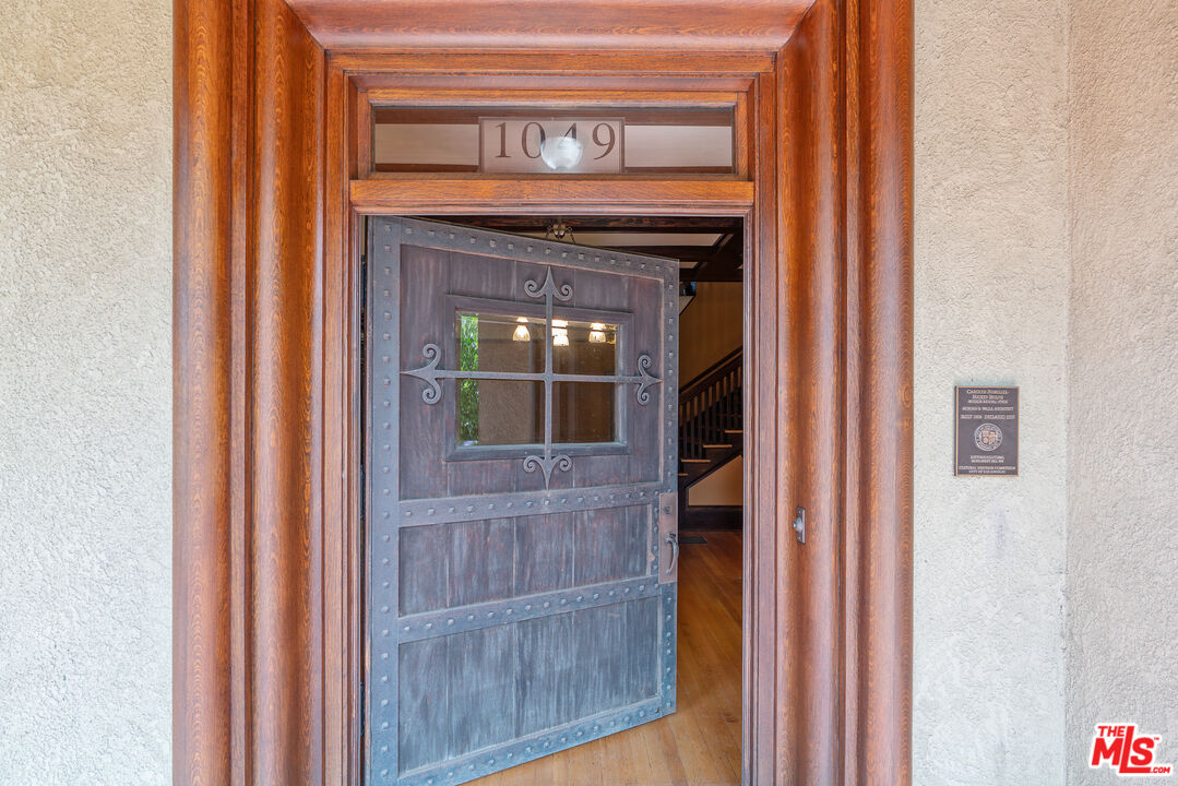 Los Angeles, California, 90006, United States, 6 Bedrooms Bedrooms, ,5 BathroomsBathrooms,Residential,For Sale,1883118
