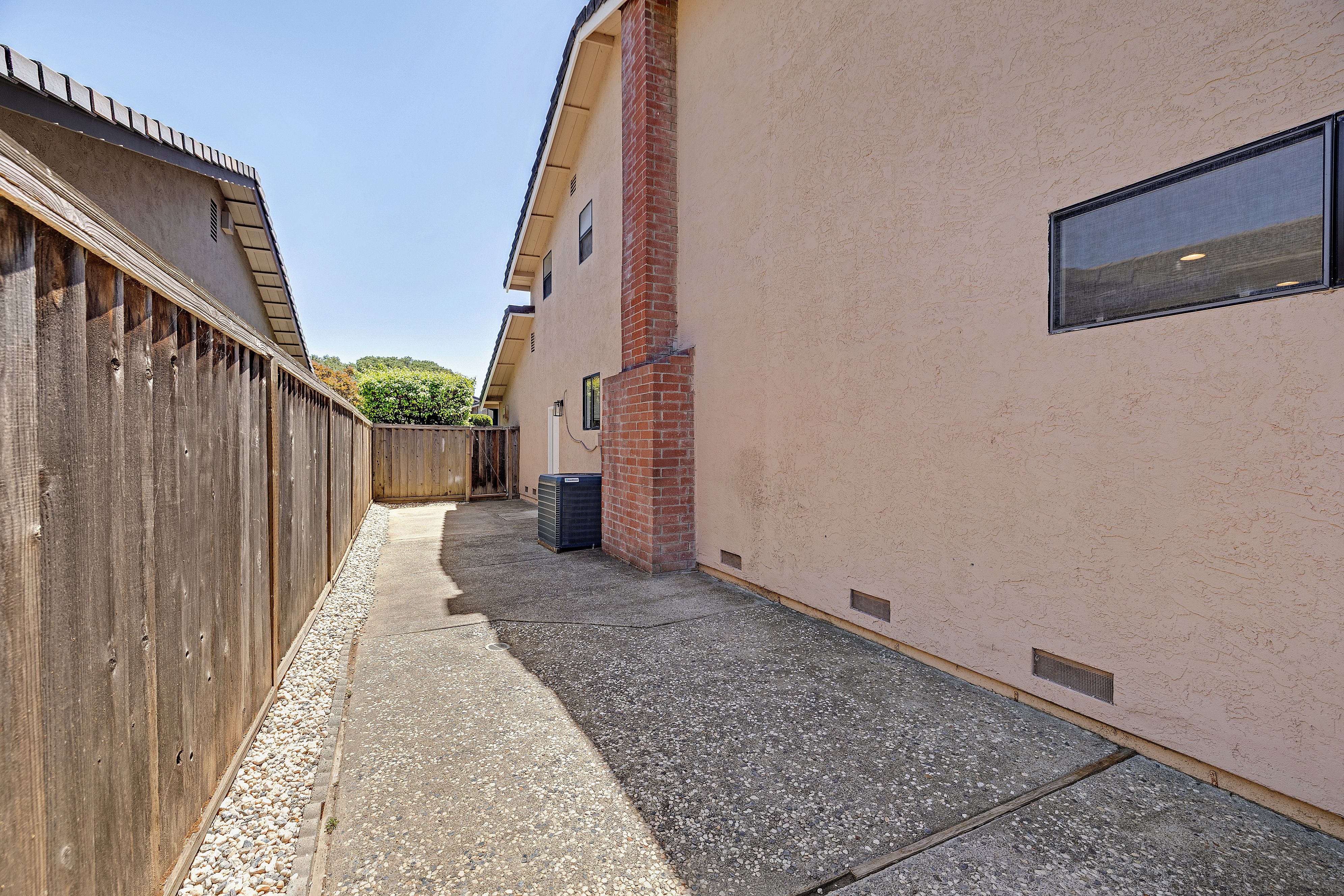  Updated Corner-Lot Home with Premier Community Amenities - 物件實景