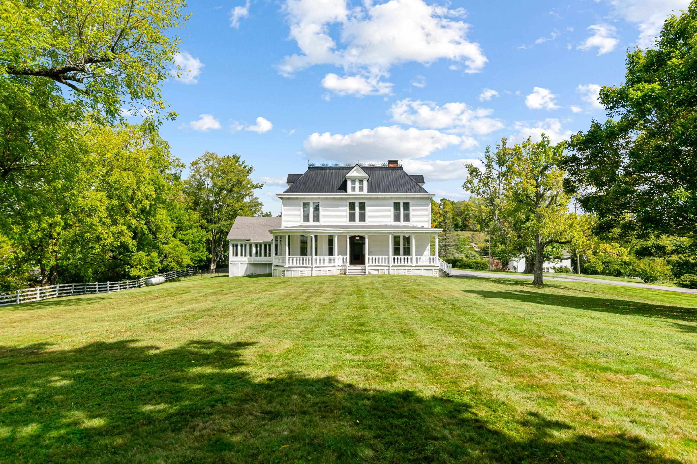 Tazewell, Virginia, 24651, United States, 6 Bedrooms Bedrooms, ,4 BathroomsBathrooms,Residential,For Sale,1905937