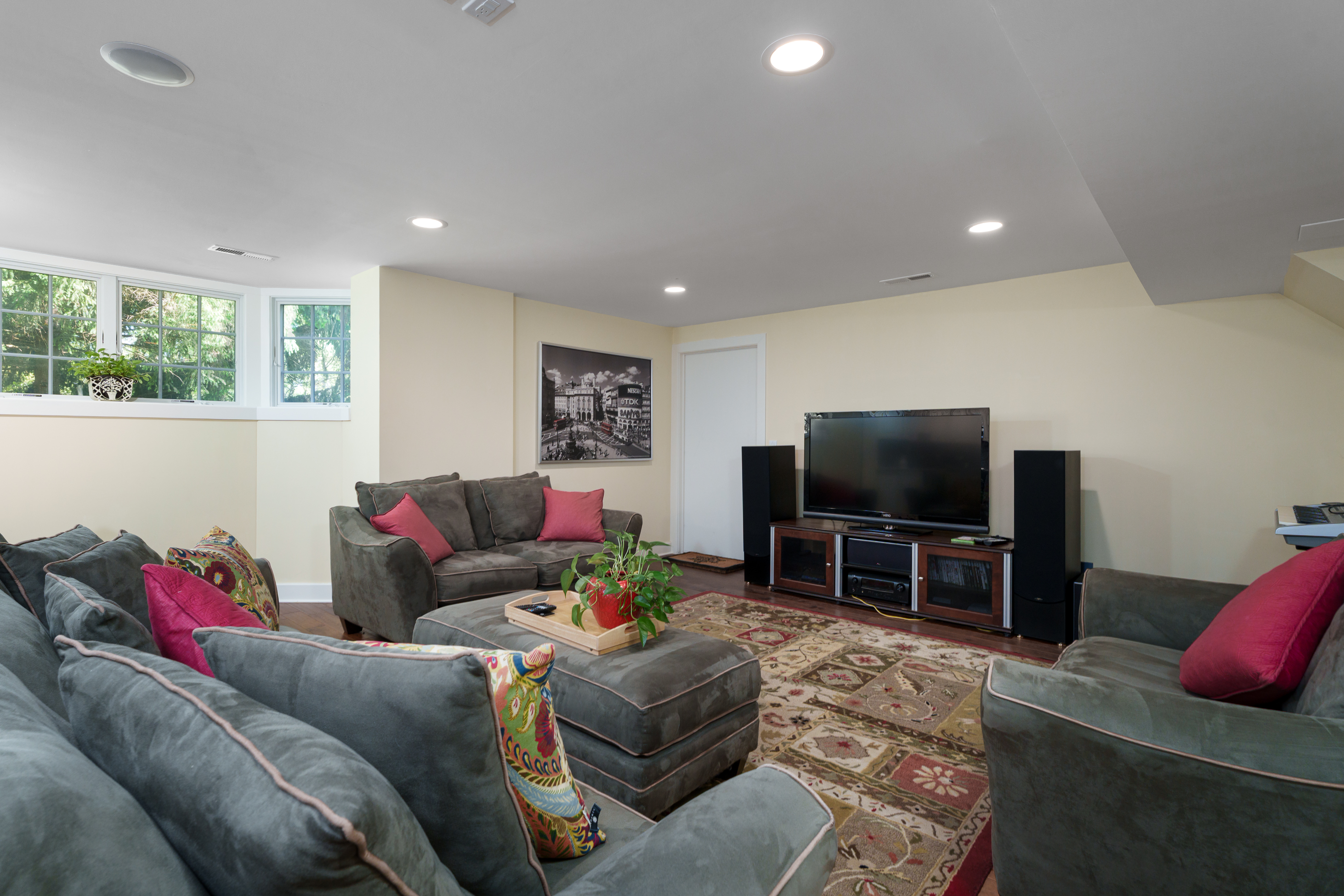  Exceptional Pond View Home with Dual Primary Suites - 物件實景