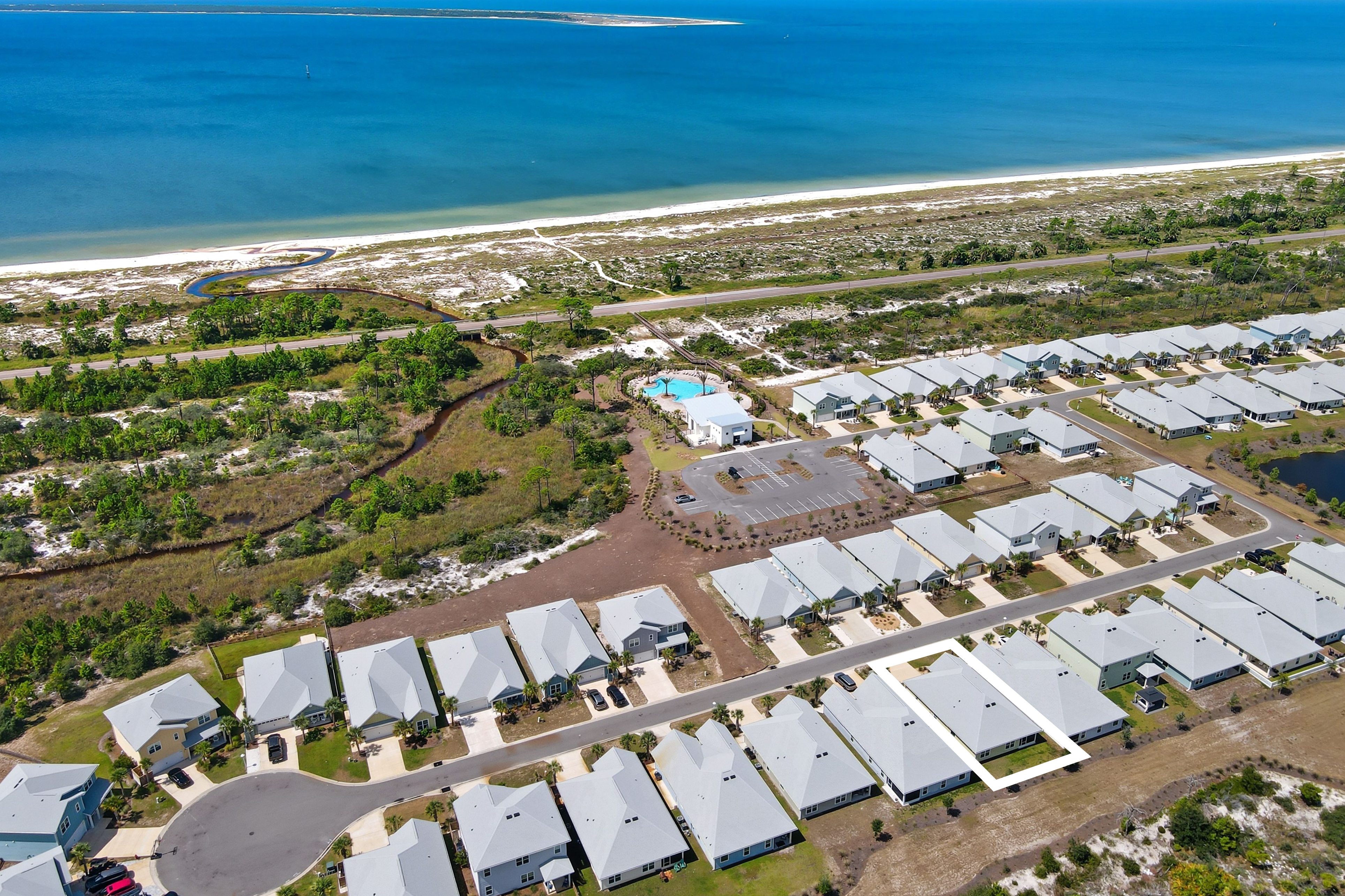  Coastal Retreat With Resort Amenities In WindMark Beach - 物件實景