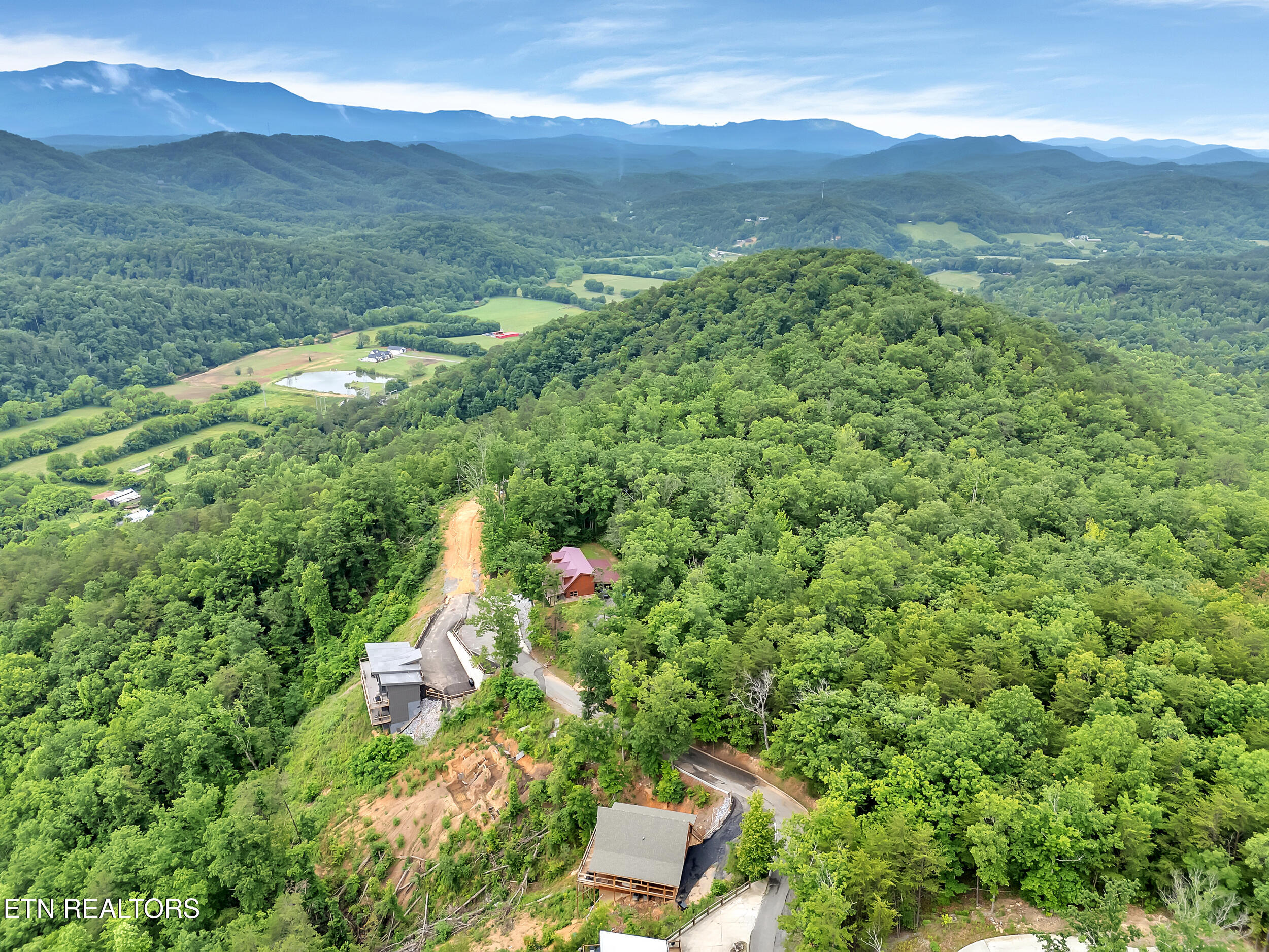 Sevierville, Tennessee, 37876, United States, 3 Bedrooms Bedrooms, ,4 BathroomsBathrooms,Residential,For Sale,1938196