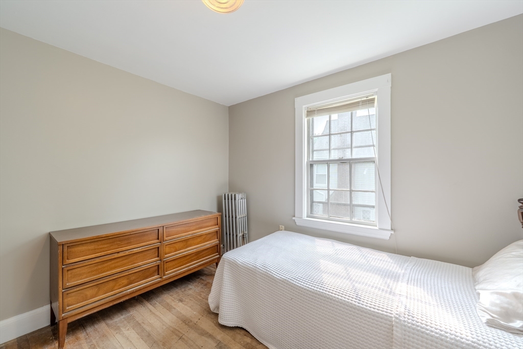 Newton, Massachusetts, 02461, United States, 3 Bedrooms Bedrooms, ,2 BathroomsBathrooms,Residential,For Sale,1934671
