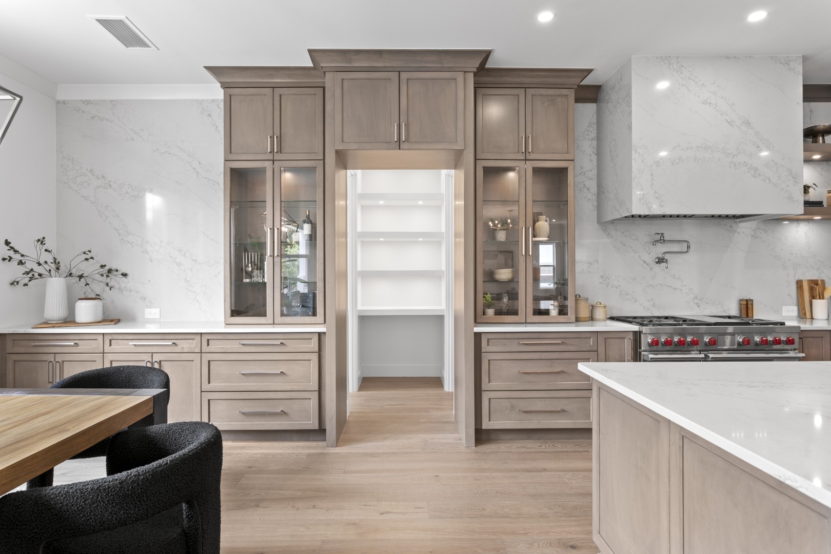 Tampa, Florida, 33611, United States, 6 Bedrooms Bedrooms, ,6 BathroomsBathrooms,Residential,For Sale,1981634