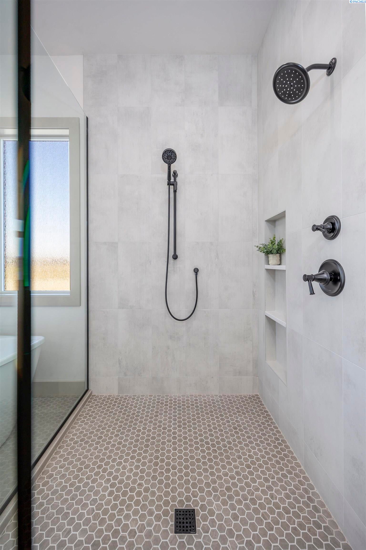 Kennewick, Washington, 99338, United States, 4 Bedrooms Bedrooms, ,3 BathroomsBathrooms,Residential,For Sale,2002511