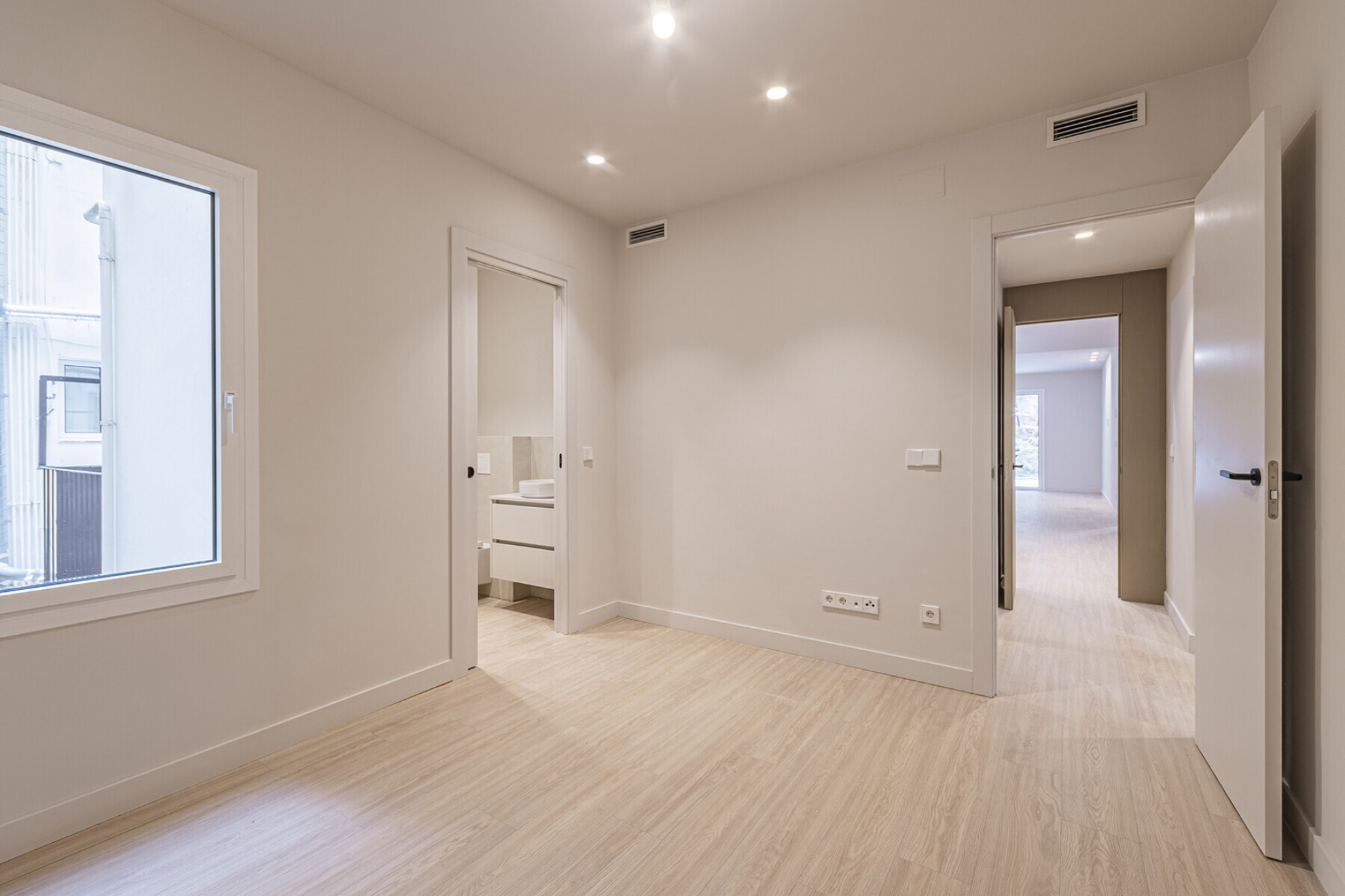  Fantastic renovated apartment with large garden at the living room level - 物件實景