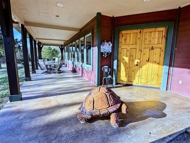 Cookson, Oklahoma, 74427, United States, 8 Bedrooms Bedrooms, ,10 BathroomsBathrooms,Residential,For Sale,1825365