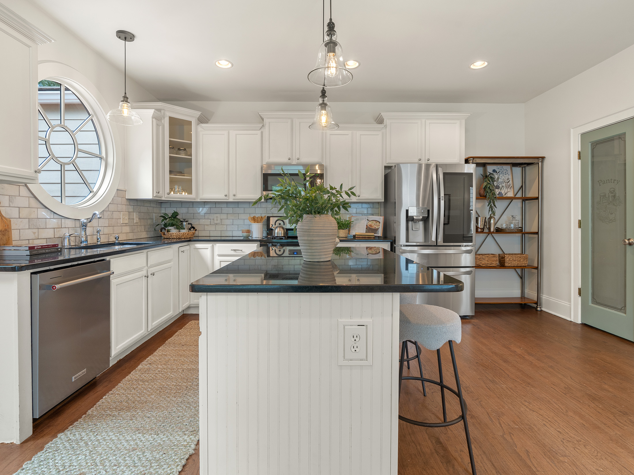  Thoughtfully Updated Oakhurst Bungalow - 物件實景