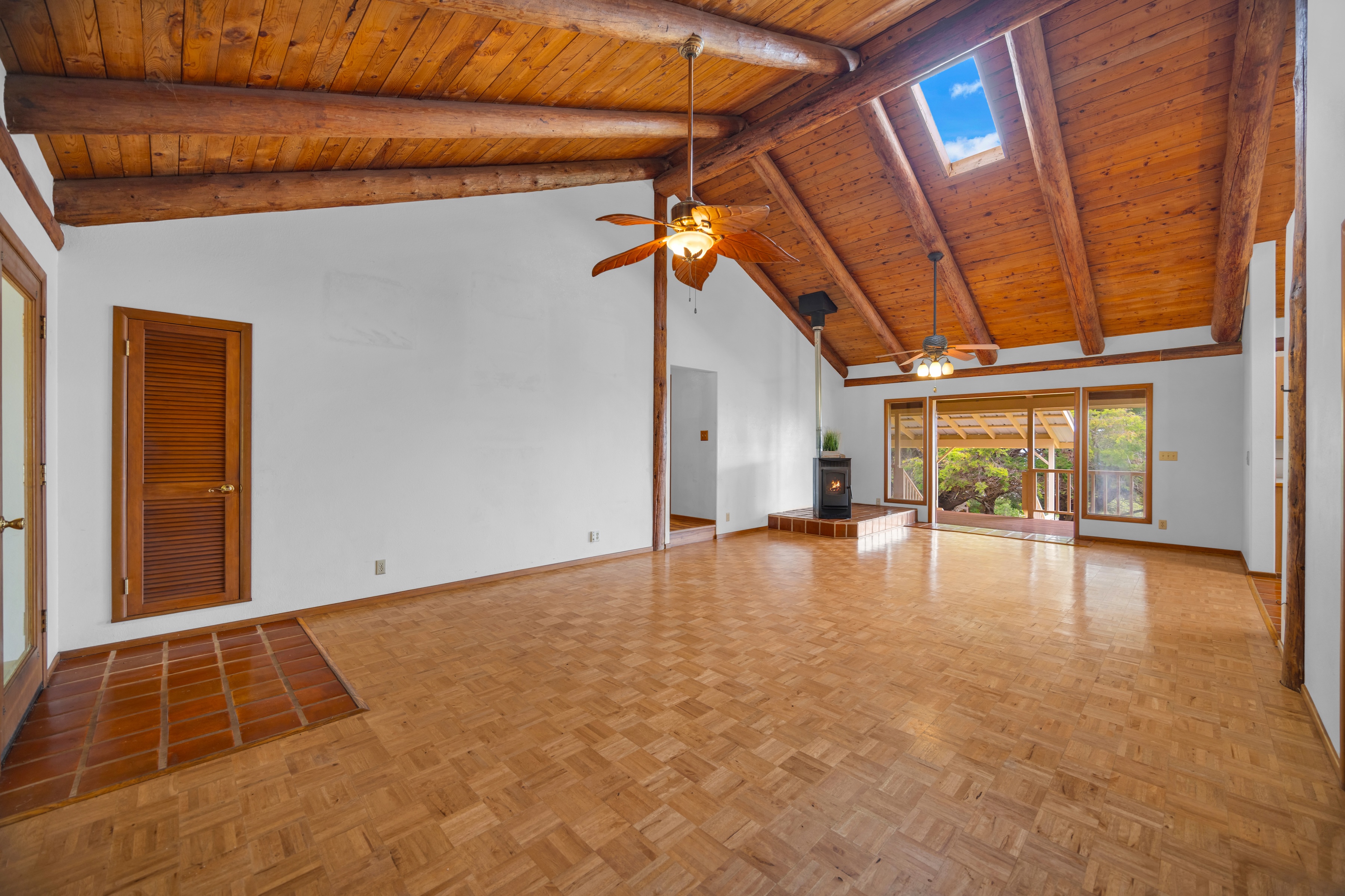  Single-level home on 2.5 fully fenced and gated acres - 物件實景