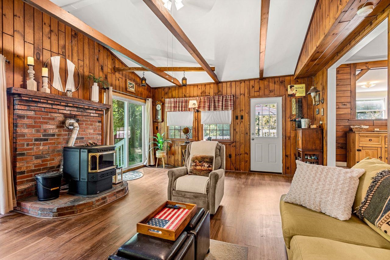 Amherst, New Hampshire, 03031, United States, 2 Bedrooms Bedrooms, ,1 BathroomBathrooms,Residential,For Sale,1996144