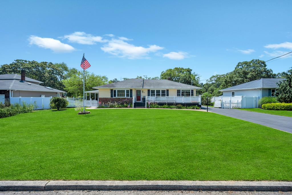 Islip Terrace, New York, 11752, United States, 3 Bedrooms Bedrooms, ,3 BathroomsBathrooms,Residential,For Sale,1898888