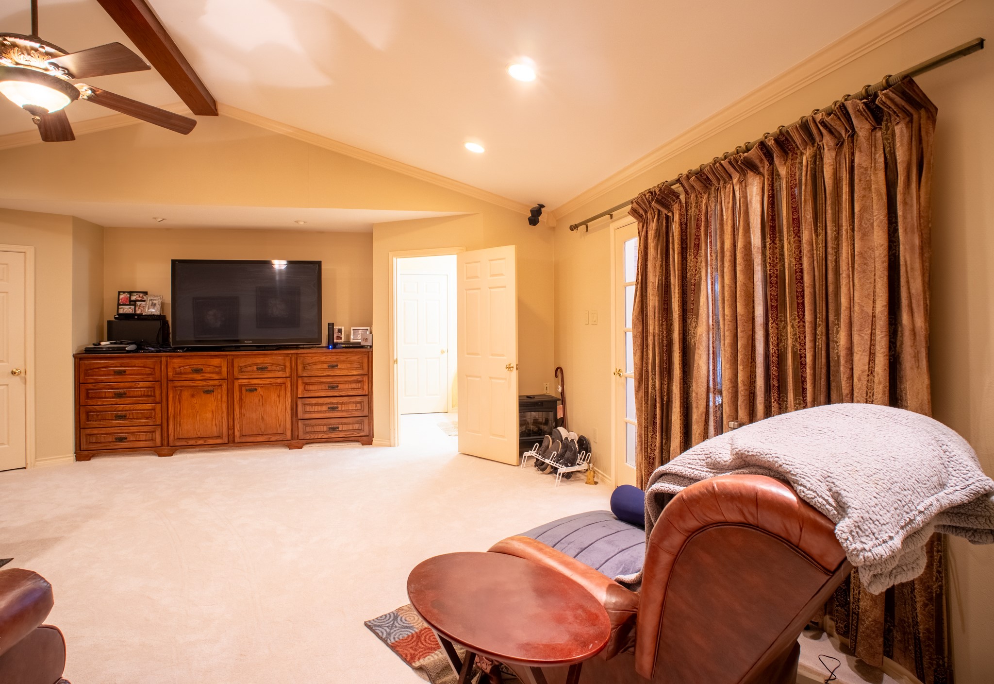 Mexia, Texas, 76667, United States, 4 Bedrooms Bedrooms, ,5 BathroomsBathrooms,Residential,For Sale,1941675