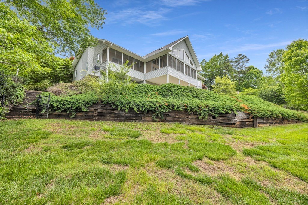 Hayesville, North Carolina, 28904, United States, 3 Bedrooms Bedrooms, ,4 BathroomsBathrooms,Residential,For Sale,1934980