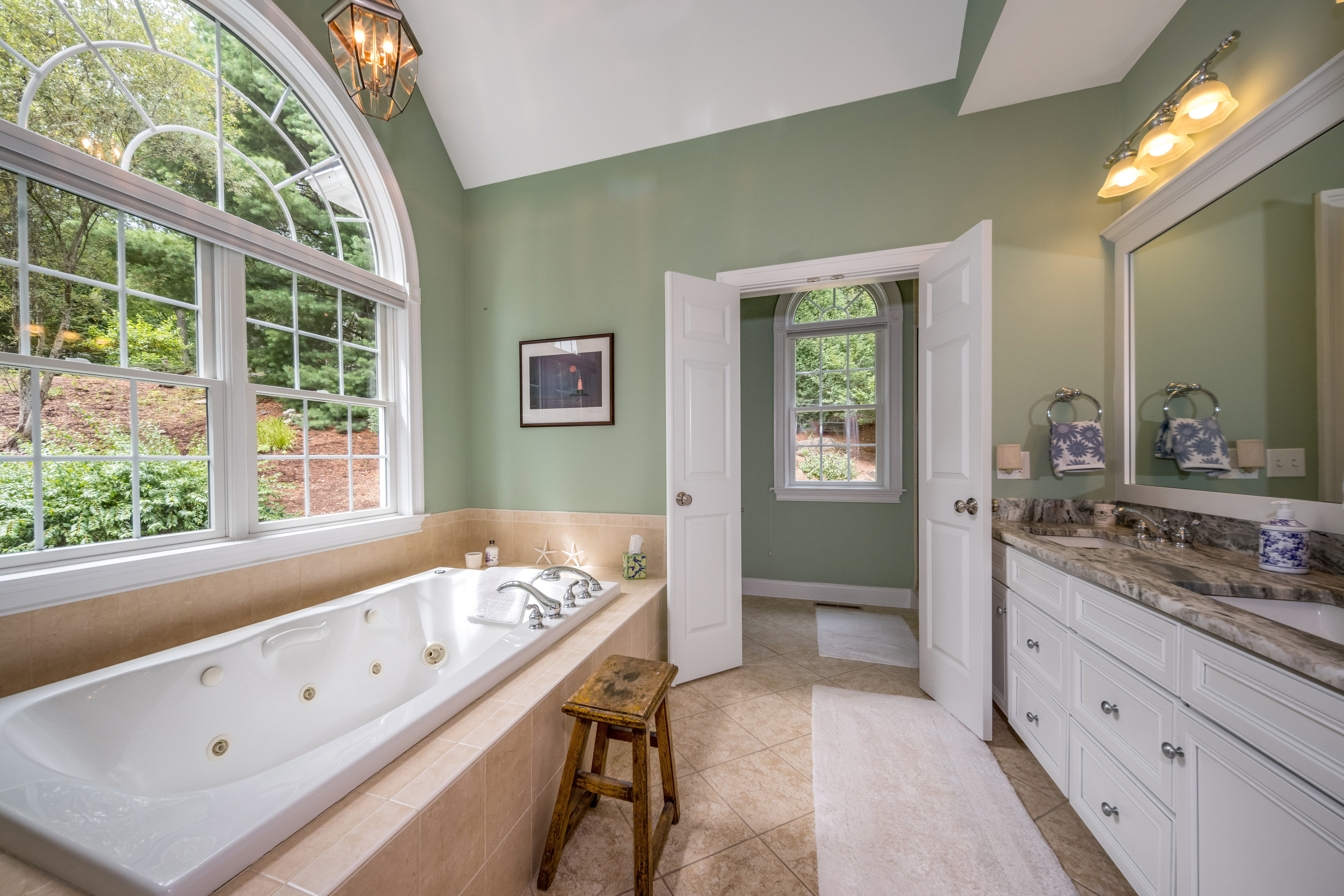  Meticulously Renovated Colonial is Coastal Sophistication - 物件實景