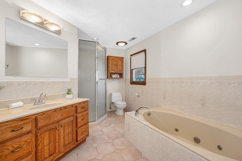 Billerica, Massachusetts, 01821, United States, 5 Bedrooms Bedrooms, ,4 BathroomsBathrooms,Residential,For Sale,2039558