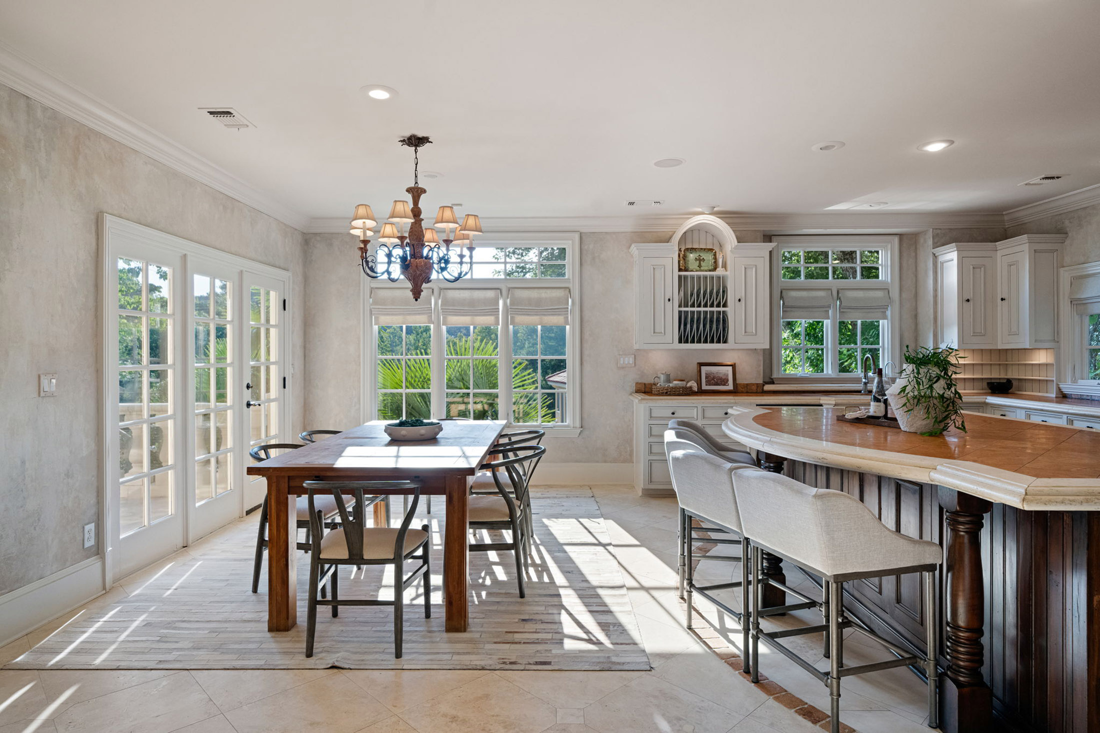  Remarkable Spanish-style Estate on 3.8+/- Private Acres - 物件實景