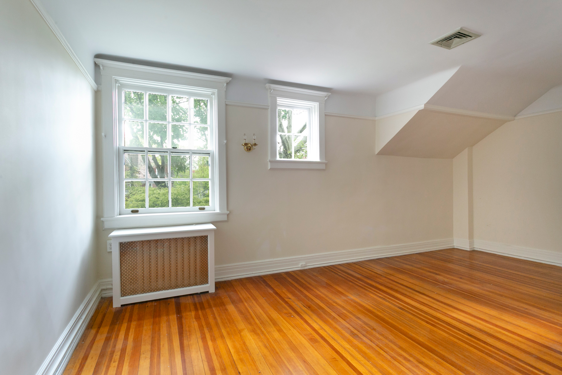  “FOREST HILLS GARDENS FIELDSTONE TOWNHOUSE” - 物件實景