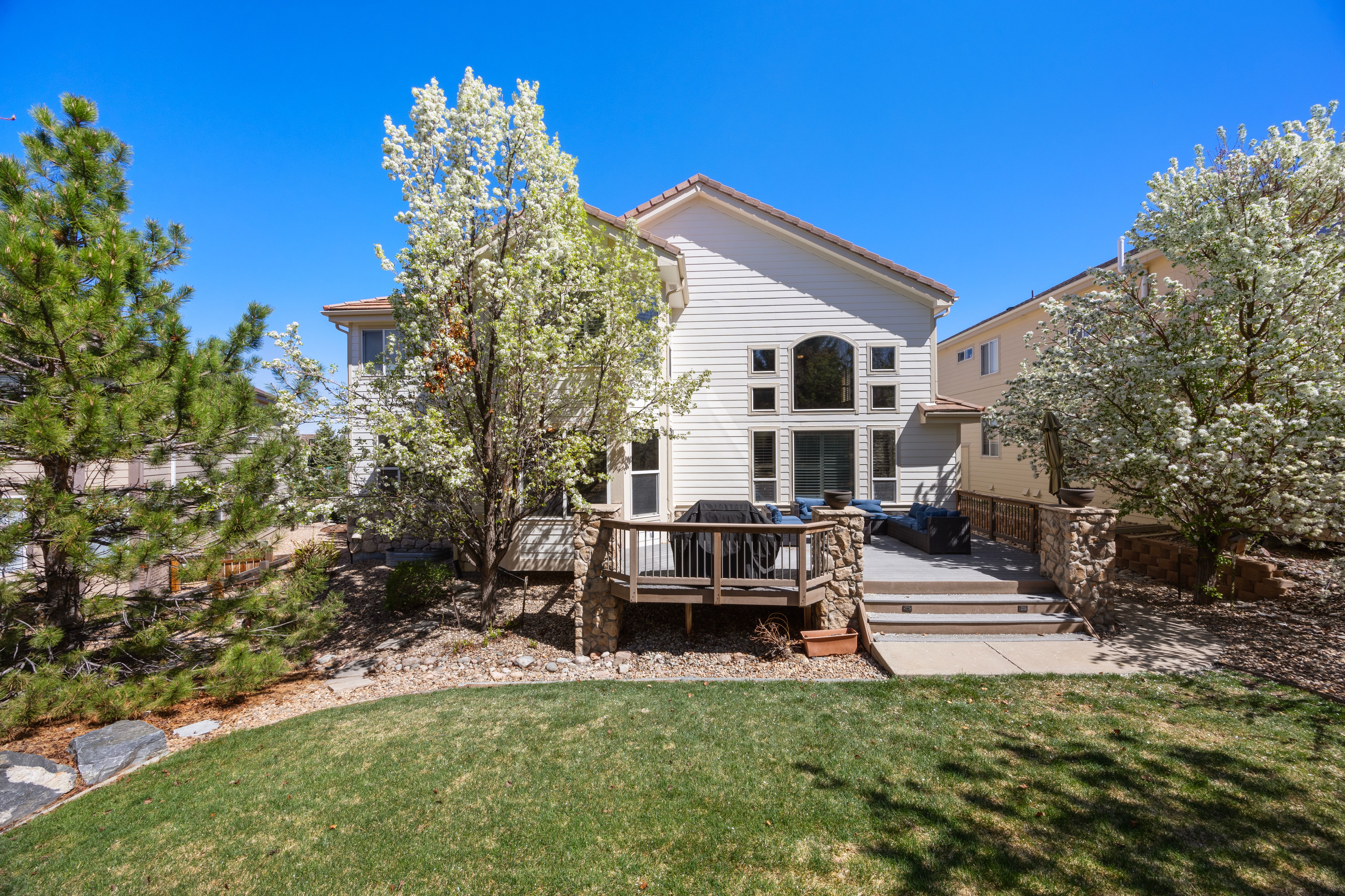  Impressive Two-Story Home Nestled in the Desirable Castle Pines Community - 物件實景