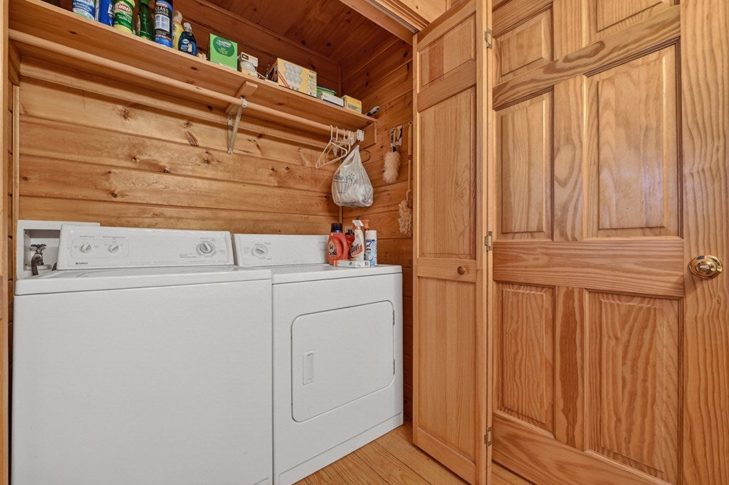 Ellijay, Georgia, 30536, United States, 3 Bedrooms Bedrooms, ,3 BathroomsBathrooms,Residential,For Sale,2009787