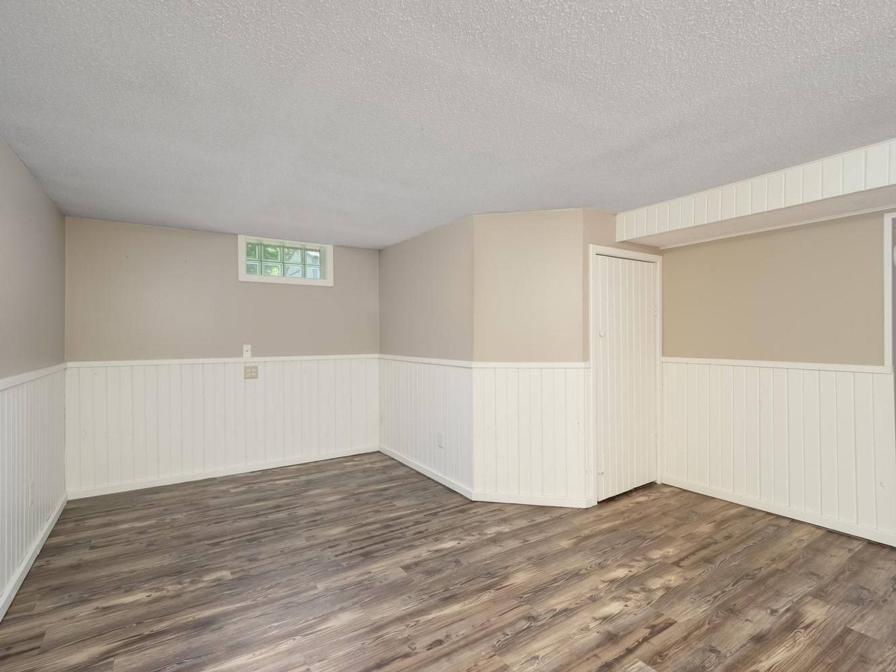  Beautifully Maintained Living with Maple Lake Views - 物件實景