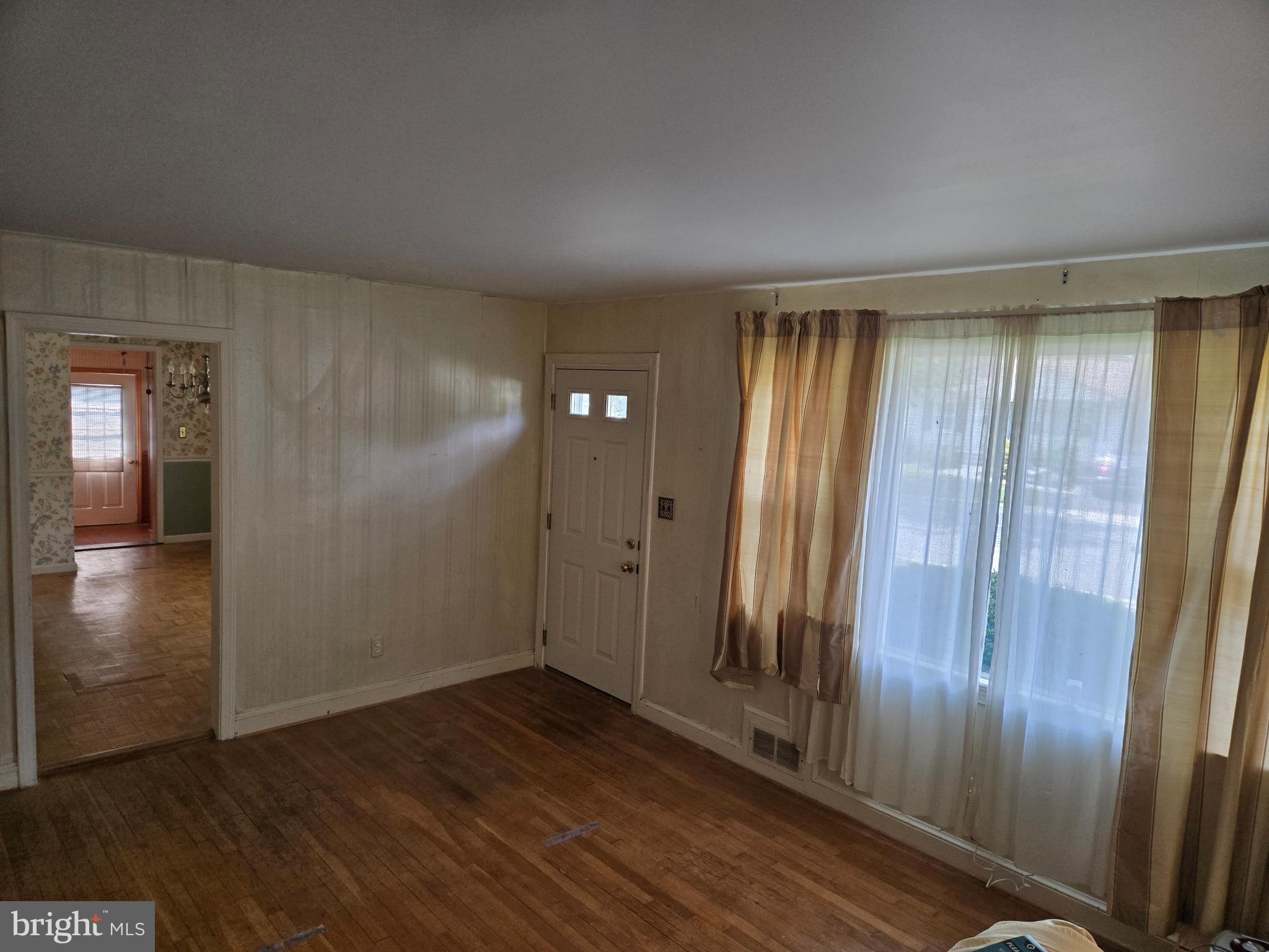 Fairfax, Virginia, 22030, United States, 5 Bedrooms Bedrooms, ,2 BathroomsBathrooms,Residential,For Sale,1920308