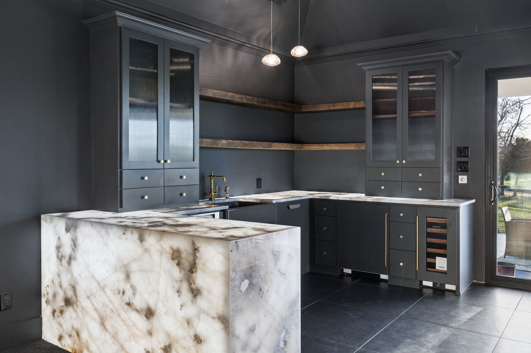  6001 Pine Valley Drive - 物件實景