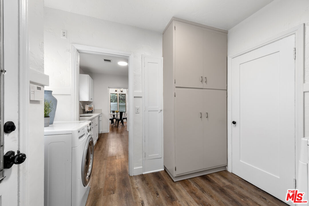 Beverly Hills, California, 90211, United States, 3 Bedrooms Bedrooms, ,2 BathroomsBathrooms,Residential,For Sale,1895625