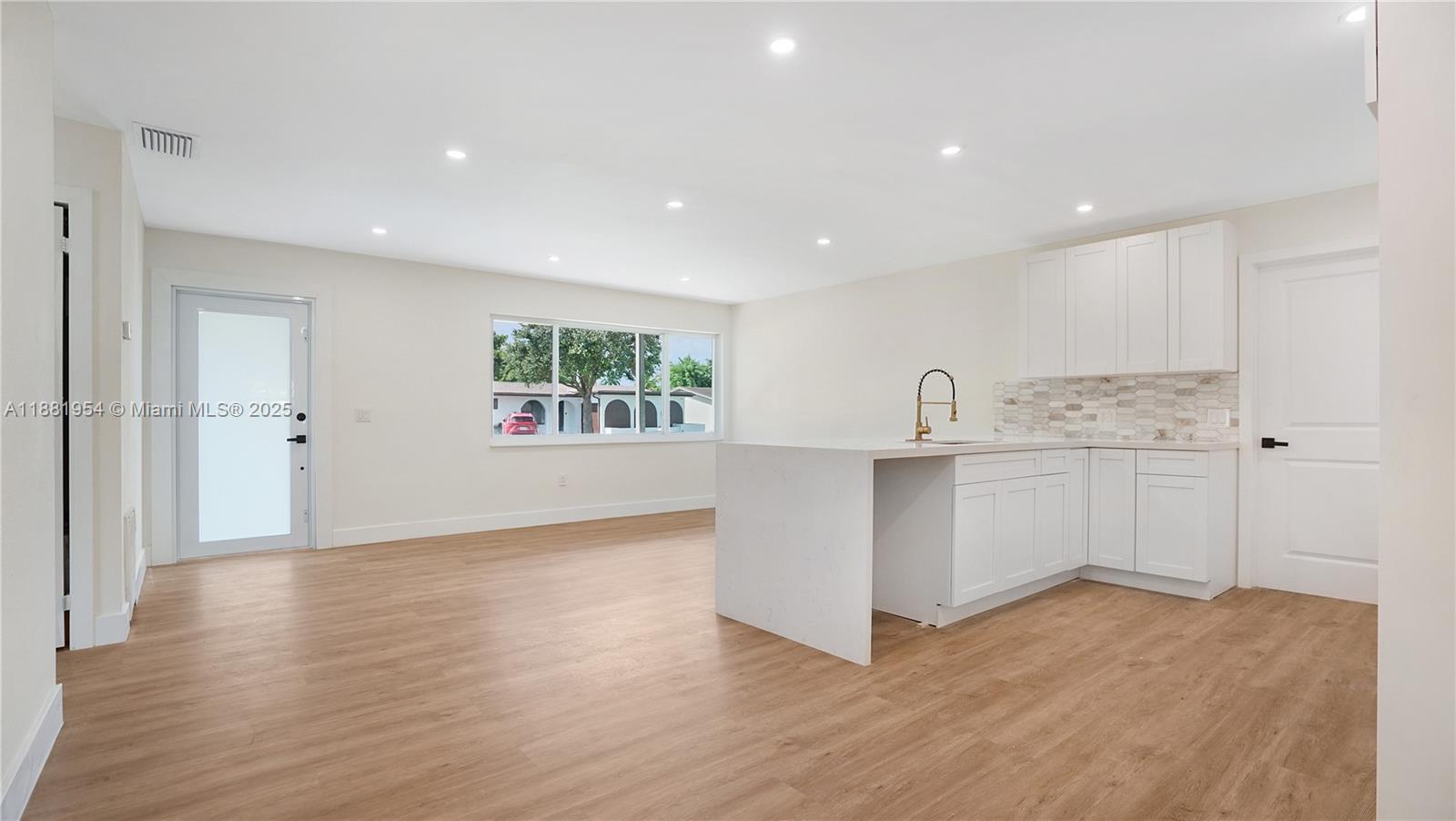 Sunrise, Florida, 33322, United States, 3 Bedrooms Bedrooms, ,2 BathroomsBathrooms,Residential,For Sale,1950754