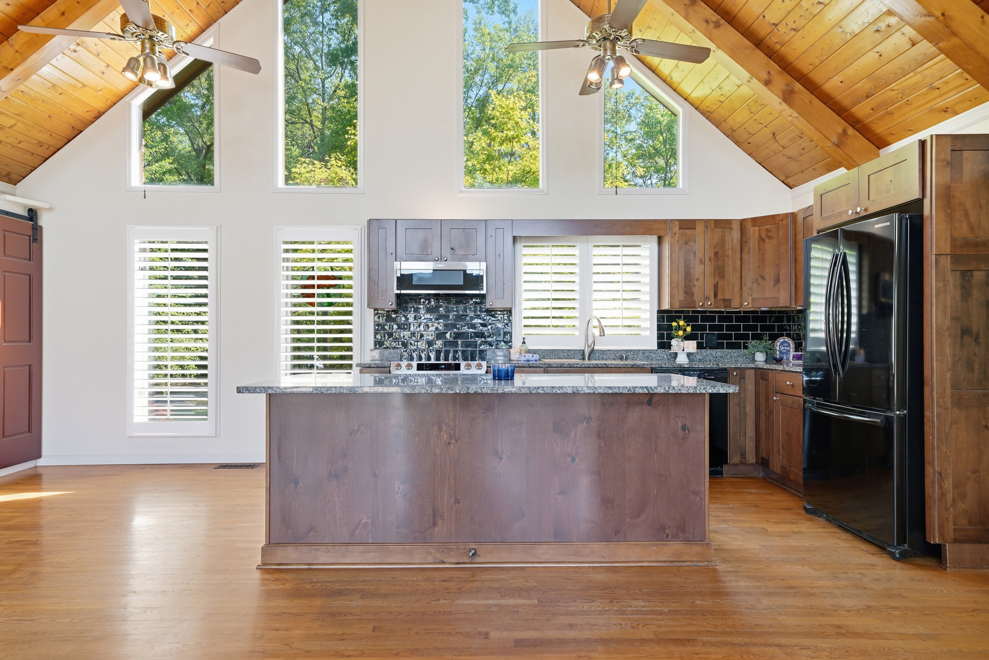  Ideal Cabin Escape Ready for Your Riverfront Lifestyle - 物件實景