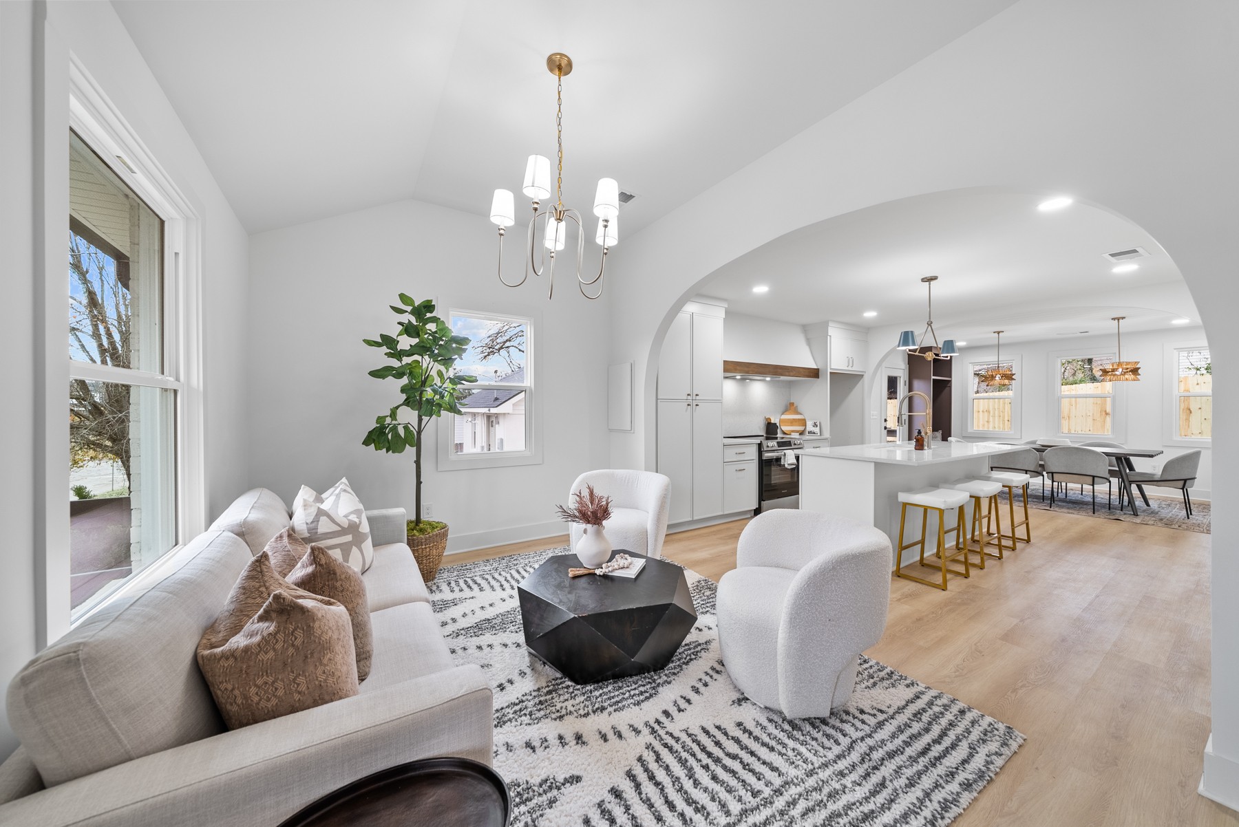 Nashville, Tennessee, 37209, United States, 4 Bedrooms Bedrooms, ,3 BathroomsBathrooms,Residential,For Sale,1999048